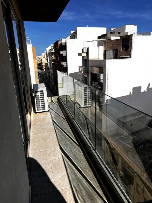 Mediterranea 2 Bedroom Smart Apartment 세인트폴스베이 외부 사진