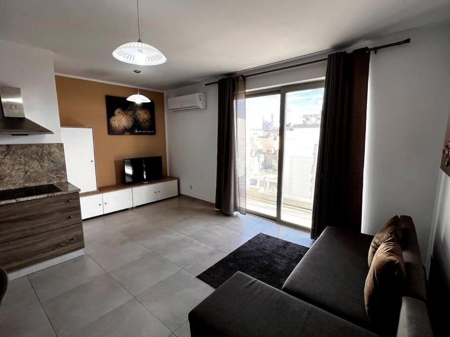 Mediterranea 2 Bedroom Smart Apartment 세인트폴스베이 외부 사진