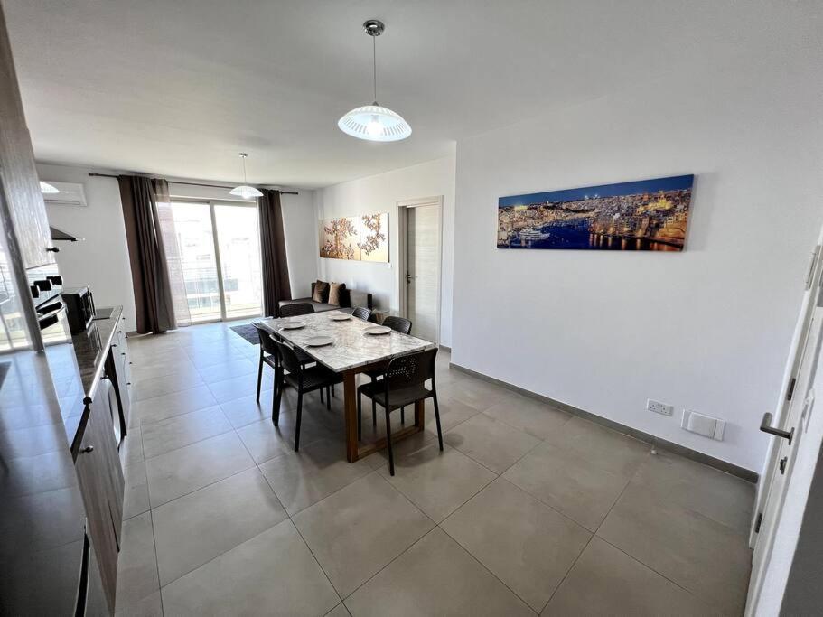 Mediterranea 2 Bedroom Smart Apartment 세인트폴스베이 외부 사진